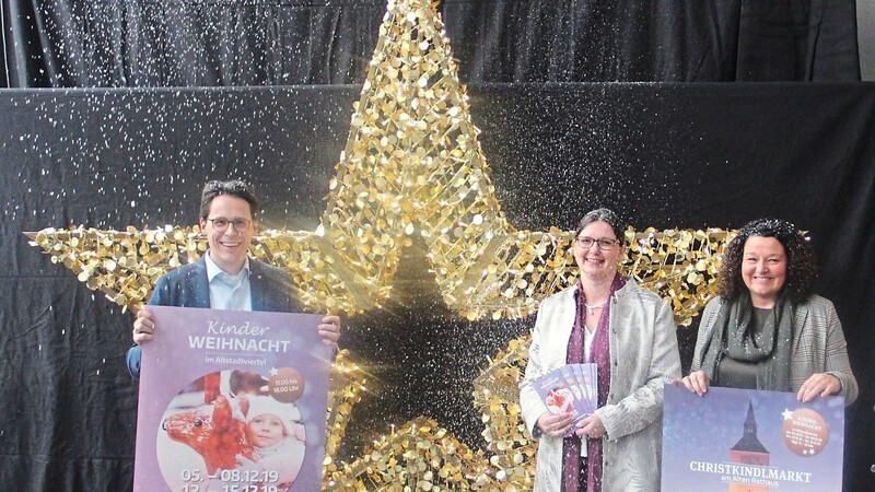Oberbürgermeister Dr. Christian Moser (v. l.), Karin Loibl und Sabine Saxinger stellten das Programm von Christkindlmarkt und Kinderweihnacht vor.