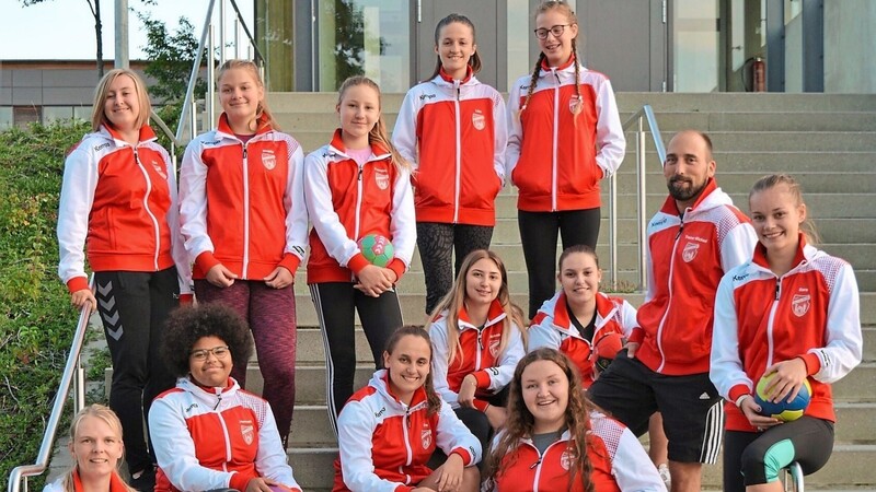 Viele Jahre Aufbauarbeit tragen nun Früchte: Die letztjährige, seit dem Schülerinnenalter zusammenspielende weibliche Jugend bildet das Grundgerüst für die neue Handball-Damenmannschaft des TSV Rottenburg.