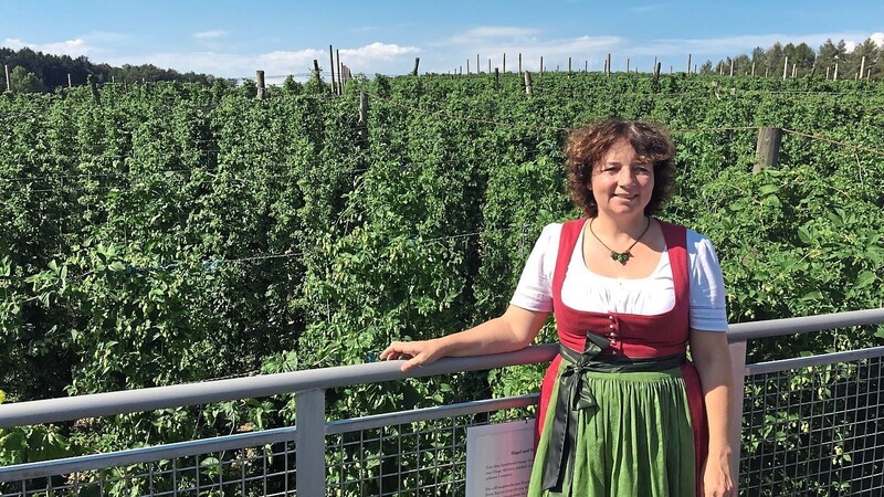Ruth Müller, die agrarpolitische Sprecherin der SPD-Landtagsfraktion, sorgt sich um die Zukunft des Hopfenanbaus in Bayern in Zeiten des Klimawandels.