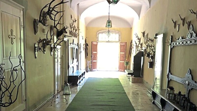 Der Gang im Erdgeschoss des Schlosses eignet sich für Veranstaltungen.