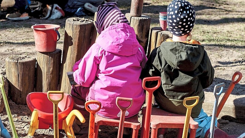 Die Wartelisten für Betreuungsplätze in Kindergärten und -horten werden immer länger. Doch nicht alle freien Plätze in den Kindergärten in Landshut können besetzt werden, weil Personal fehlt.