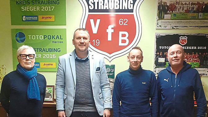 Wollen den VfB Straubing sportlich wieder auf Kurs bringen: Geschäftsführer Reinhard Dorner, Thomas Gabler, Andreas Schreiner und der Vorsitzende Manfred Schötz.