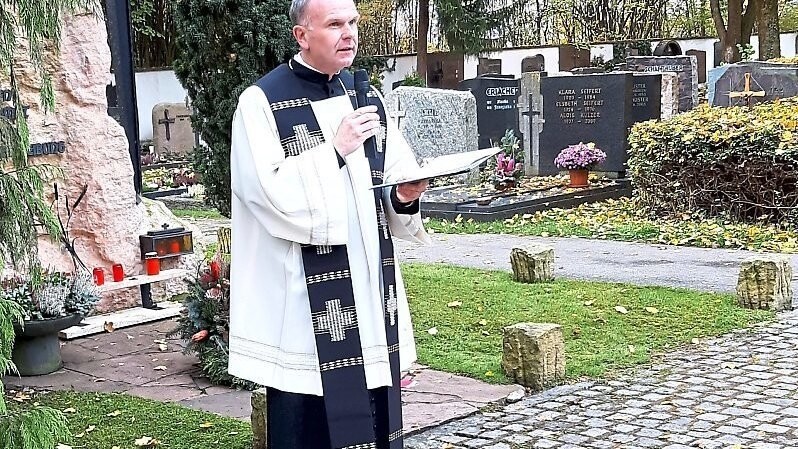 Pfarrer Josef Vilsmeier sprach Worte des Gebetes.