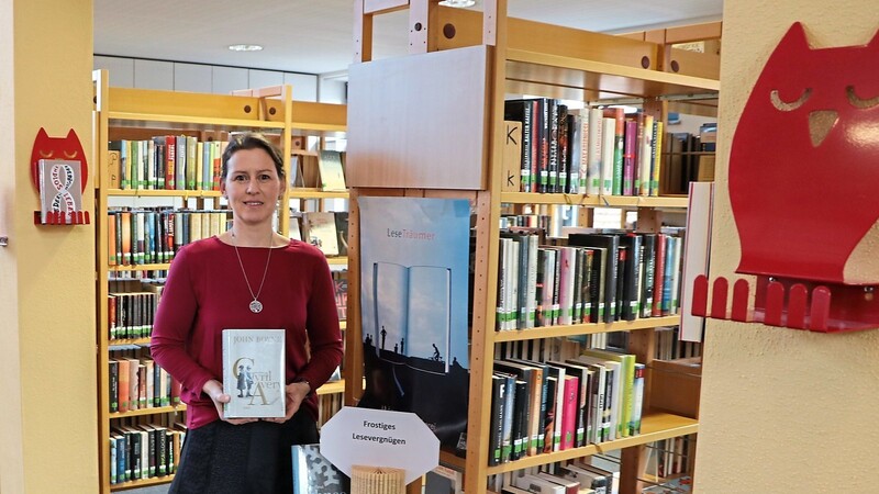 Büchereileiterin Angela Pfligl präsentiert ihr Lieblingsbuch 2019: Cyril Avery ein Roman von John Boyne.