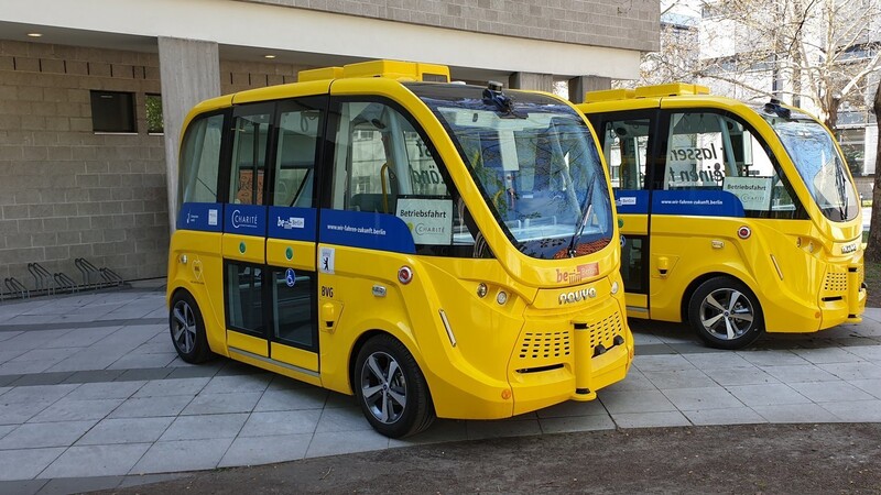 So könnte der People Mover im Gewerbepark aussehen. Dieser Kleinstbus vom Hersteller Navya fährt in der Berliner Charité.