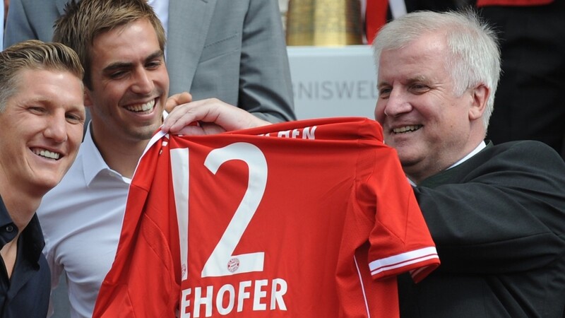 Horst Seehofer träumt von einer eigenen Fußball-Bundesliga für Bayern.