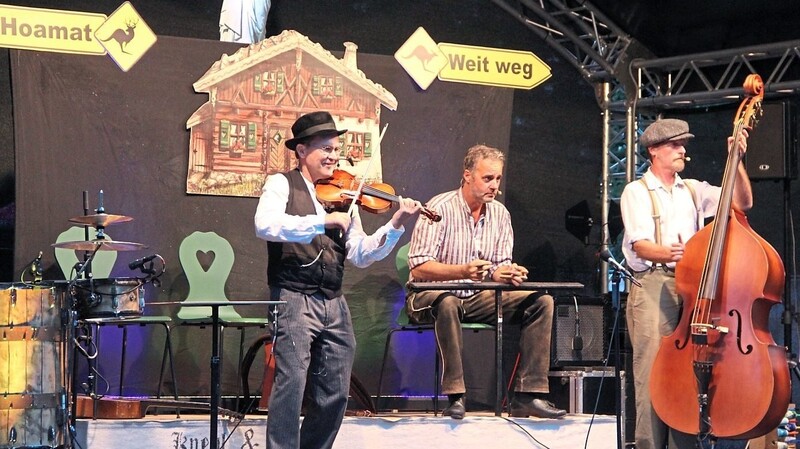 Das Trio "Knedl & Kraut" sorgte am Freitagabend für gute Stimmung auf dem Festivalgelände.