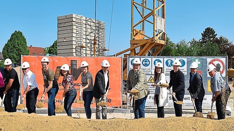 Am Donnerstag erfolgte mit dem ersten Spatenstich der Startschuss für die Bauarbeiten des neuen Kindergartens in Altheim.