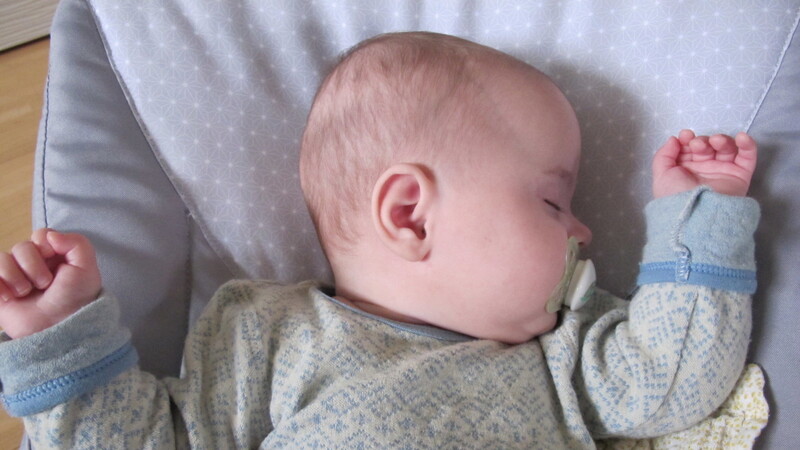 Kaum ein Thema beschäftigt junge Eltern so sehr wie das Schlafverhalten ihres Babys.