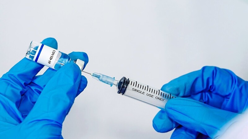 Neben Maske, der Beachtung der Hygieneregeln sowie Abstand halten ist der Impfstoff gegen das Coronavirus der wichtigste Baustein im Kampf gegen die Pandemie.