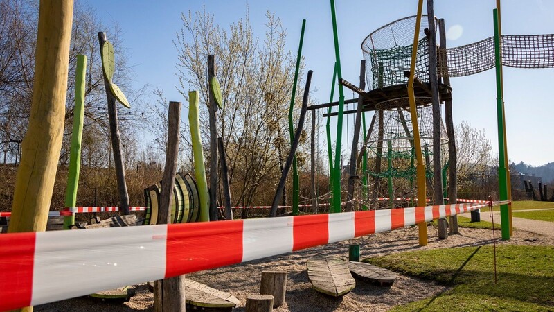 Die Spielplätze an der Donau in Deggendorf müssen wegen der hohen Inzidenzzahlen gesperrt werden.