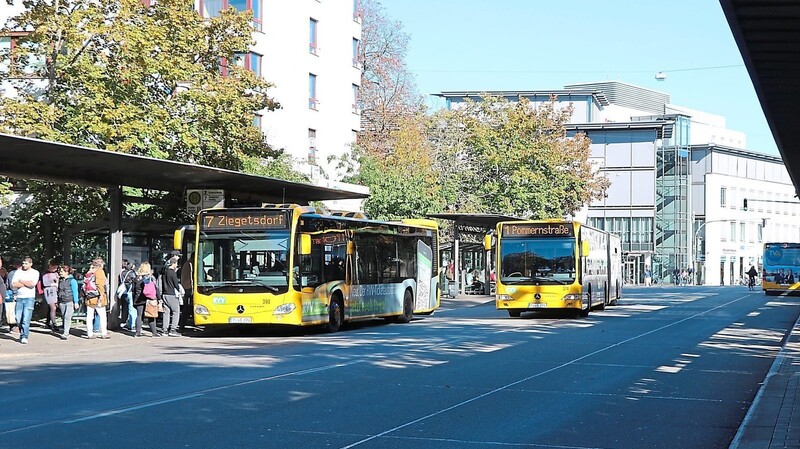 Günstig per Bus und Zug zum Werk: Ab 1. Mai ist das für Continental-Mitarbeiter in Regensburg möglich. (Archivbild)