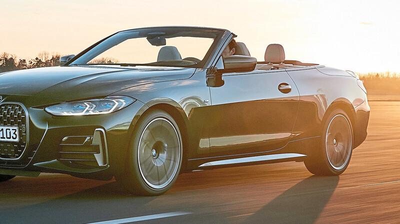 Bei Sonnenuntergang oder zu niedrigen Außentemperaturen lässt sich das neue BMW 4er Cabrio wieder mit einem Verdeck aus Stoff schließen.
