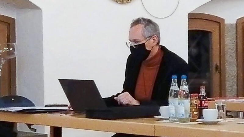 Bei der Sitzung am Montag im Fürstenkasten hatte Karl Heinz Hofmann probeweise schon mal einen Laptop dabei, doch leider klappte das zugesandte Passwort nicht.