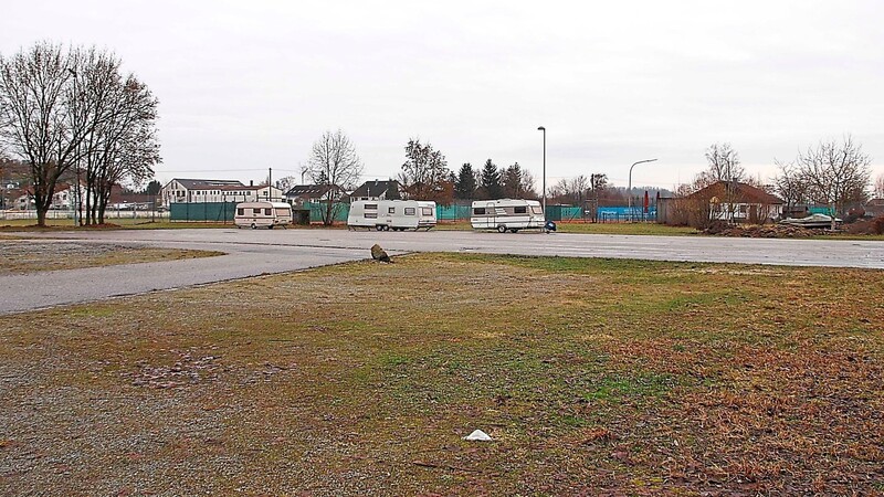 Auf dieser Fläche sollen der Skatepark und der Basketballplatz entstehen.
