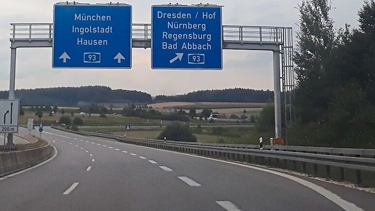 Zwischen 14. August und 10. September ist die Auffahrt von der B15neu auf die A93 Richtung Regensburg gesperrt.