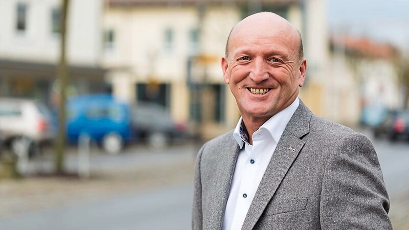 Er hat den Rathaus-Sessel erobert: Franz Aster (GEB) wird Bürgermeister von Wallersdorf.