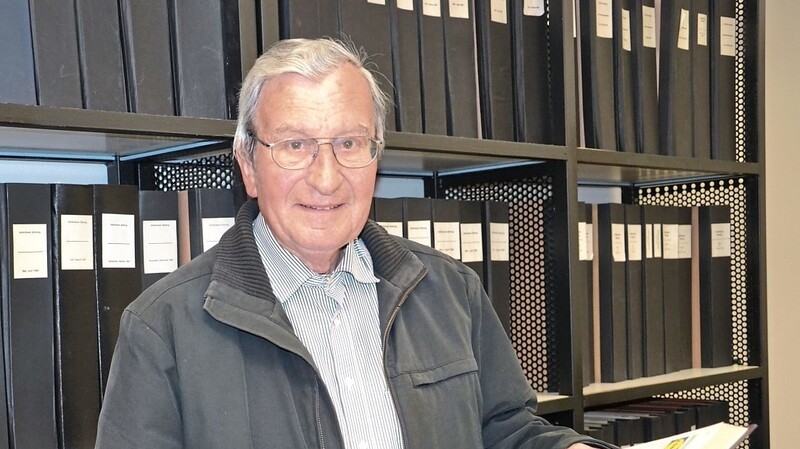 Rudolf Katzl, hier bei der Archivarbeit, vollendet sein 80. Lebensjahr.