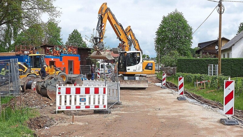 Aktuell arbeitet die Baufirma Rädlinger am zweiten Abschnitt von der Ortsmitte Wulting in Richtung Thierlstein.