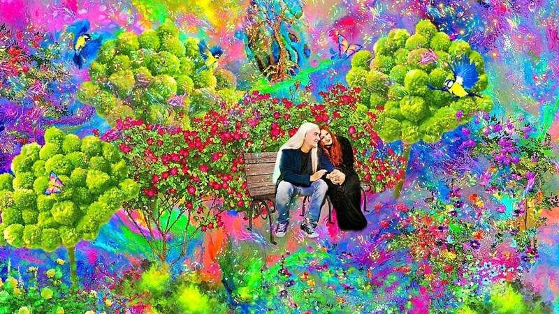 Mitten drin in dieser Farbenpracht, zwischen Blumen und dem Lebensbaum: Künstlerin Tanja Raith und ihr man Andreas Blaimer.