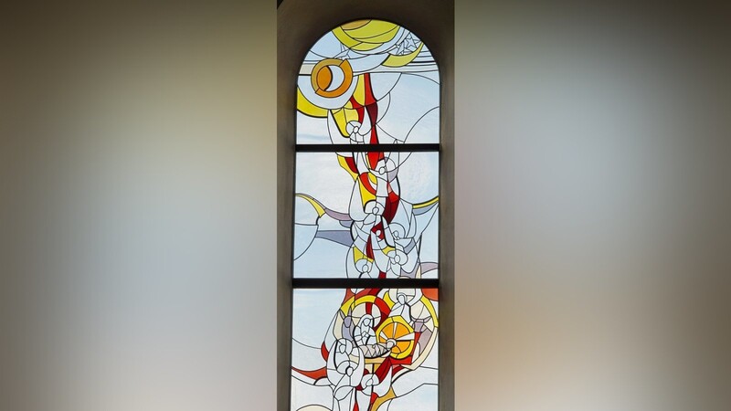Ein Ausschnitt aus dem Weihnachtsfenster der Pfarrkirche St. Martin.