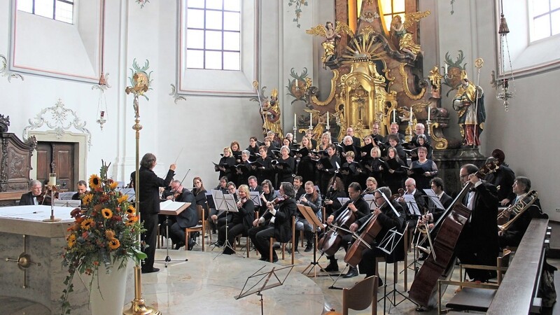 Der Kirchenchors aus Viechtach und die Orchestermusiker aus Pilsen.