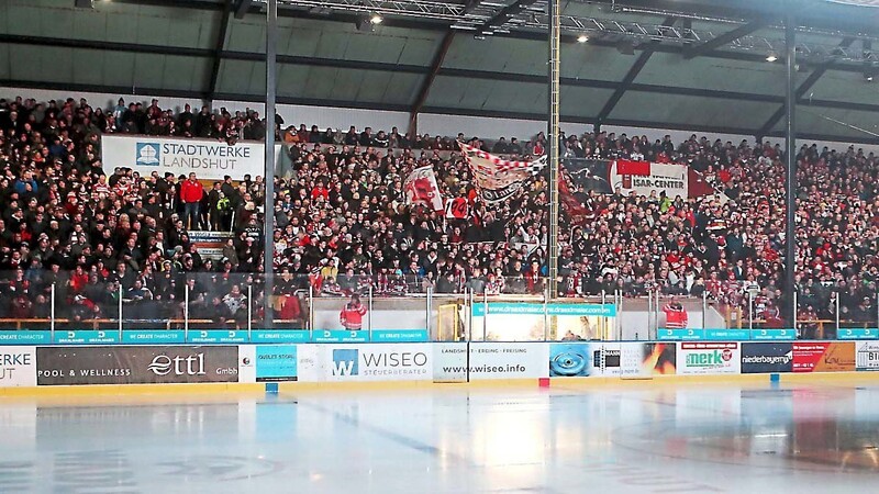 Eishockey-Hochburg Landshut: Am zweiten Weihnachtsfeiertag war das Spiel gegen Kaufbeuren ausverkauft. Doch bei der Stadionsanierung kam Landshut bislang bei Förderungen noch nicht zum Zug. Dies soll sich nun ändern, findet die CSU.