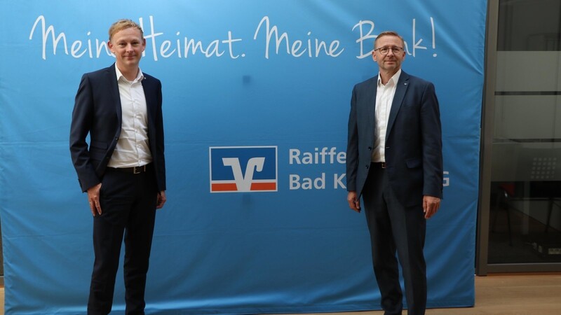 Die beiden "Steuermänner" der Raiffeisenbank Bad Kötzting: Vorstandsvorsitzender Michael Wurm (l.) und sein Vorstandskollege Reinhard Stahl.