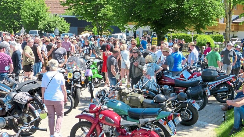 Im östlichen Teil der Ausstellung bot sich eine Vielzahl an Motorrädern und Mopeds.