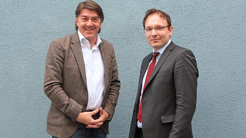 Christian Plötz (links) unterliegt bei der Bürgermeisterwahl Martin Stoiber (rechts).