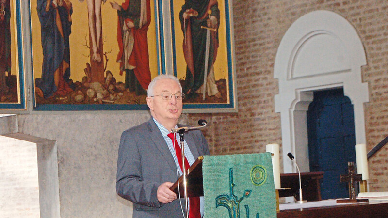 Kirchenrat Rainer Oechslen empfindet den Islam nicht als Kreuz, sagte er in seinem Vortrag.