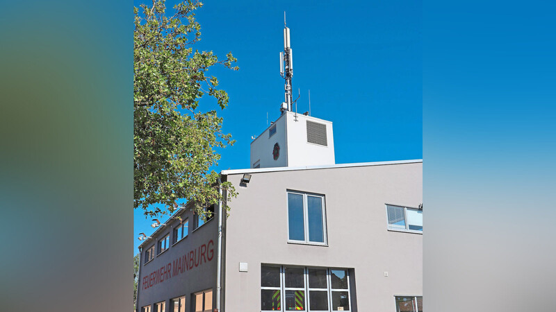 Die Mobilfunkstation auf dem Schlauchturm des Feuerwehrhauses in Mainburg bleibt.