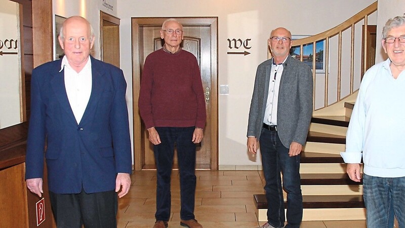 Die bestätigte Vereinsspitze (v. l.) Vorsitzender Alois Brandl, Kassier Hans Noneder, 2. Vorsitzender Konrad Stadler und Schriftführer Alfred Haubmann.