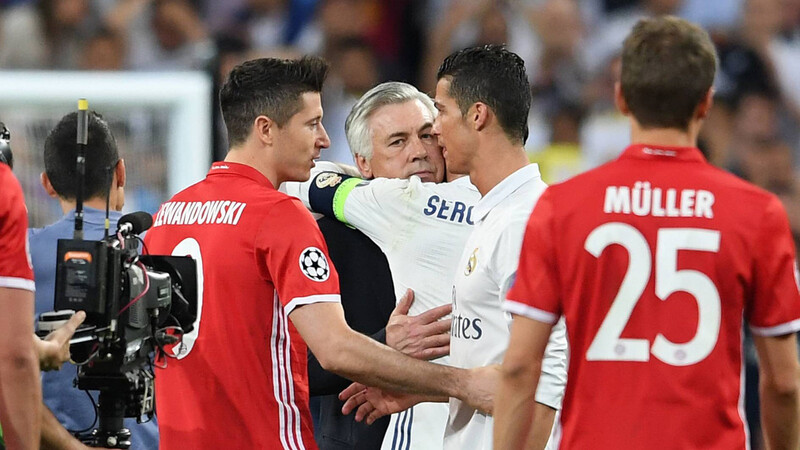 Robert Lewandowski (l.) und Cristiano Ronaldo (m.) trafen in der Champions League schon oft aufeinander.