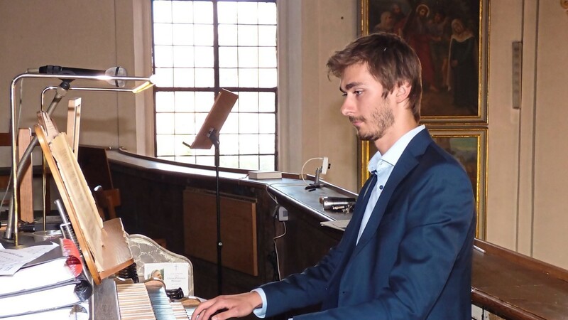 Alexander Feih bei seinem Orgelkonzert in der Pfarrkirche