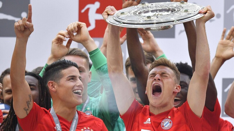 Im Mai 2019 feierte Joshua Kimmich ? links neben ihm James Rodríguez ? mit dem FC Bayern seine vierte deutsche Meisterschaft.