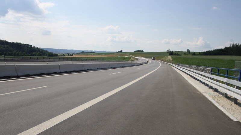 Der letzte Abschnitt Ergoldsbach-Essenbach wurde im November eröffnet. Für diesen Abschnitt gab es im Planfeststellungsverfahren nur 150 Einwendungen