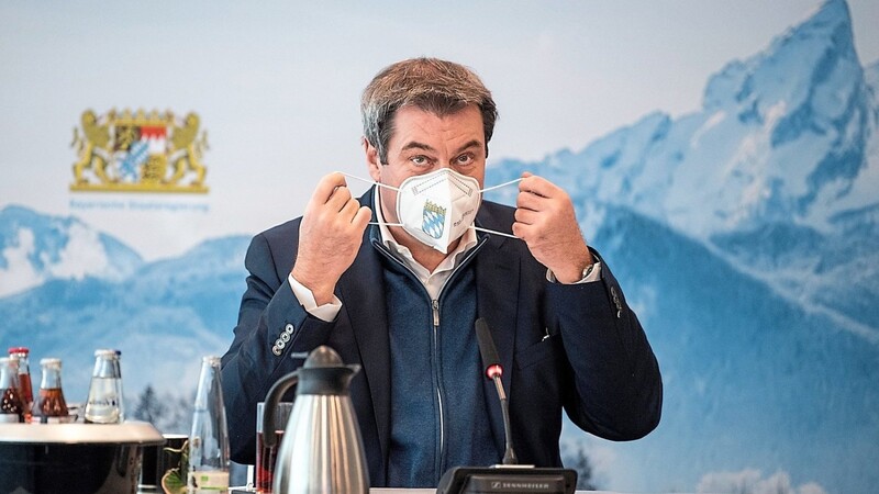 Auch Ministerpräsident Markus Söder trägt eine FFP2-Maske.
