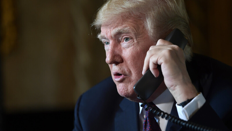 Ein Telefongespräch könnte für Donald Trump zum Problem werden.
