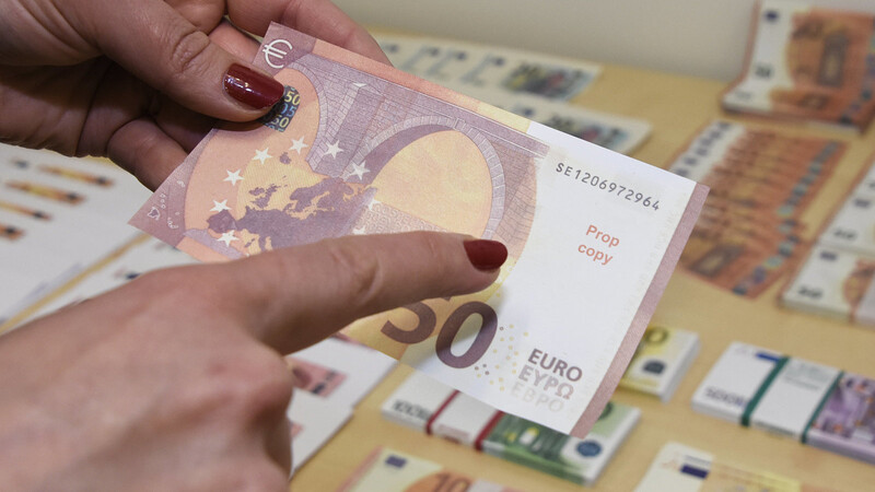 Es waren eher Kleinigkeiten, die von den Angeklagten im Sommer 2020 mit gefälschten 50-Euro-Scheinen gekauft worden waren. (Symbolfoto)