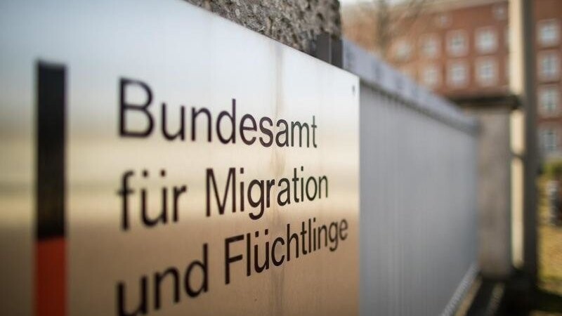 Die Ein- und Durchreiseländer der EU vernachlässigten sträflich ihre Pflicht, Daten von Migranten ohne Visum zu erfassen, sagte Innenminister Joachim Herrmann im Hinblick auf die Zahlen des Amtes. (Symbolbild)