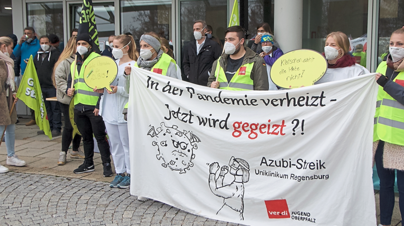 Bereits vergangene Woche gingen in Regensburg etwa 400 Beschäftigte des Uniklinikums auf die Straße. (Symbolbild)