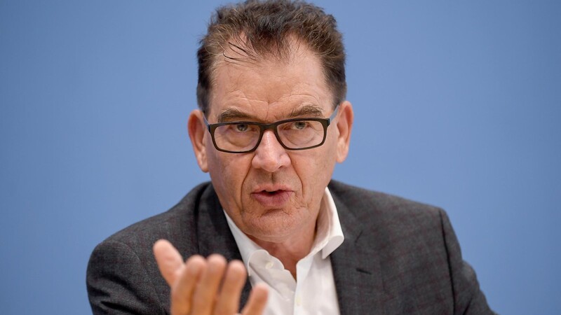 "Optimismus ist angesagt", sagt Gerd Müller (Archivfoto), Bundesminister für wirtschaftliche Zusammenarbeit und Entwicklung. Die Vereinigung der Bayerischen Wirtschaft teilt diesen Optimismus nicht ganz.