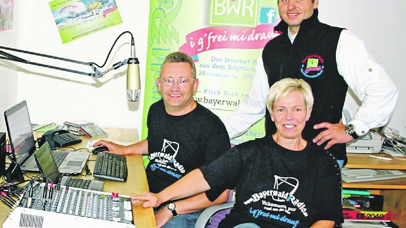 An zwei Orten im Landkreis wird fürs Internet Radio gemacht: in Aiterhofen bei Radio Schwany und in Hunderdorf (Bild) für das Bayerwaldradio.