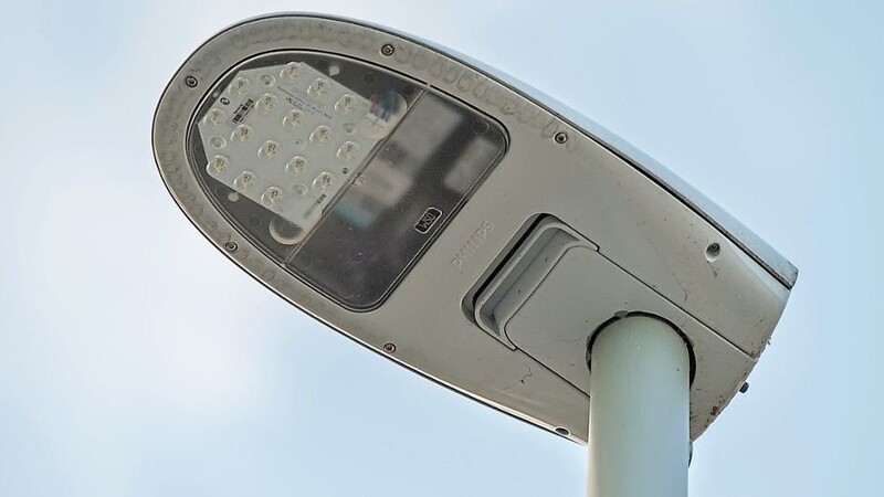 Ein Teil der Brennstellen in der Regener Straße werden auf LED-Technik umgestellt.