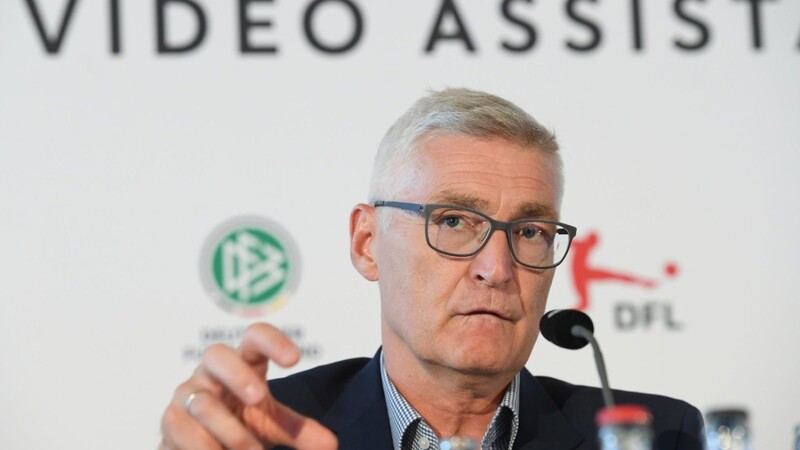 Der deutsche Schiedsrichter-Chef Lutz Michael Fröhlich sprach sich zuletzt für eine weitreichende Reformierung des Videobeweises im internationalen Fußball aus.