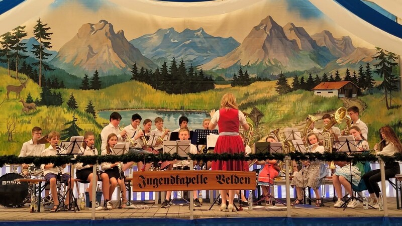 Auch beim Volksfest Velden war der musikalische Nachwuchs des Musikvereins aktiv.