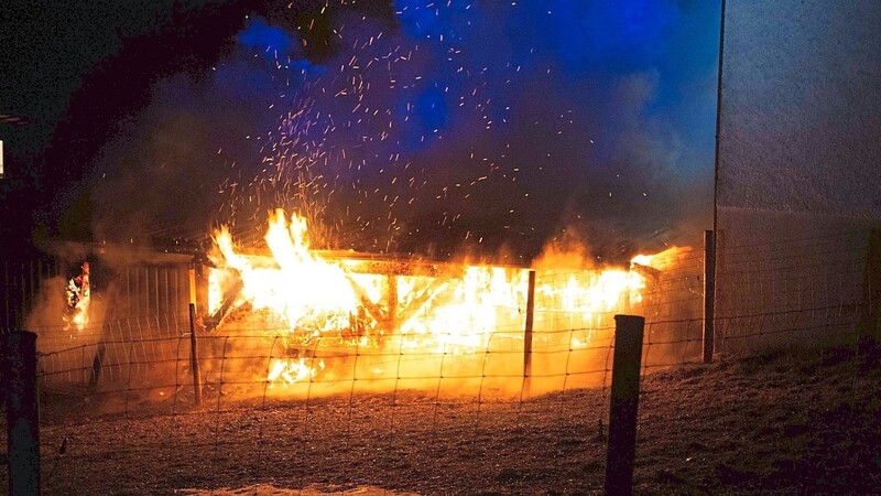 Am frühen Freitagmorgen brannte in Johannesbrunn ein Holzschuppen nieder. War es Brandstiftung ?