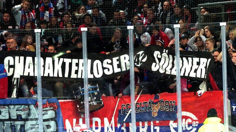 Als "charakterlosen Söldner" diffamierten Nürnberg-Fans den EHC-Star Ehliz. Der antwortete auf dem Eis ? mit einem Tor.