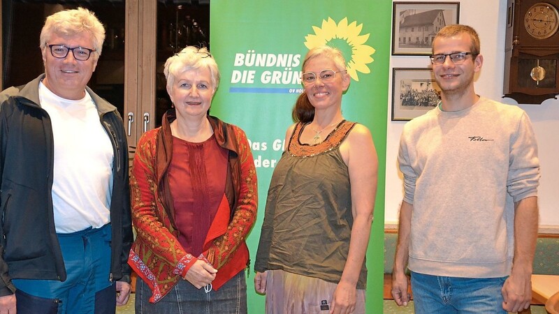 Die neue Führung des Grünen-Ortsverbands Holledau besteht aus (v. l.) Torsten Zink, Barbara Prügl, Tanja Conrad und Raphael Placidus.